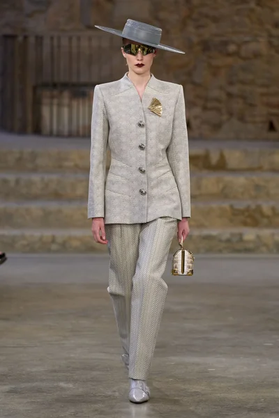 Look 4